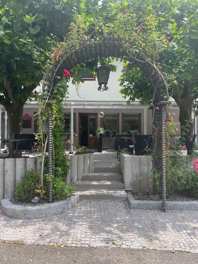 Hotel Lowen Tengen Kültér fotó